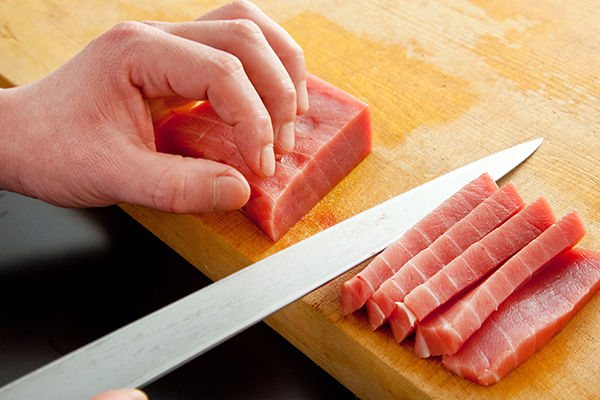 刺身は“切り方で味が変わる”