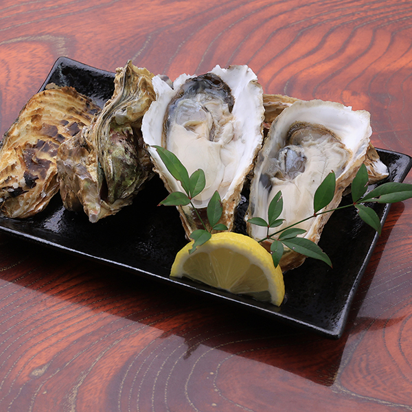 地物の鮮魚や食材を扱う本格派